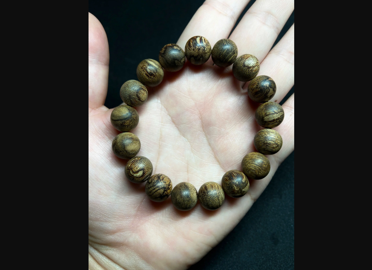 Vòng trầm hương chìm nước Terengganu 12 ly tròn.png